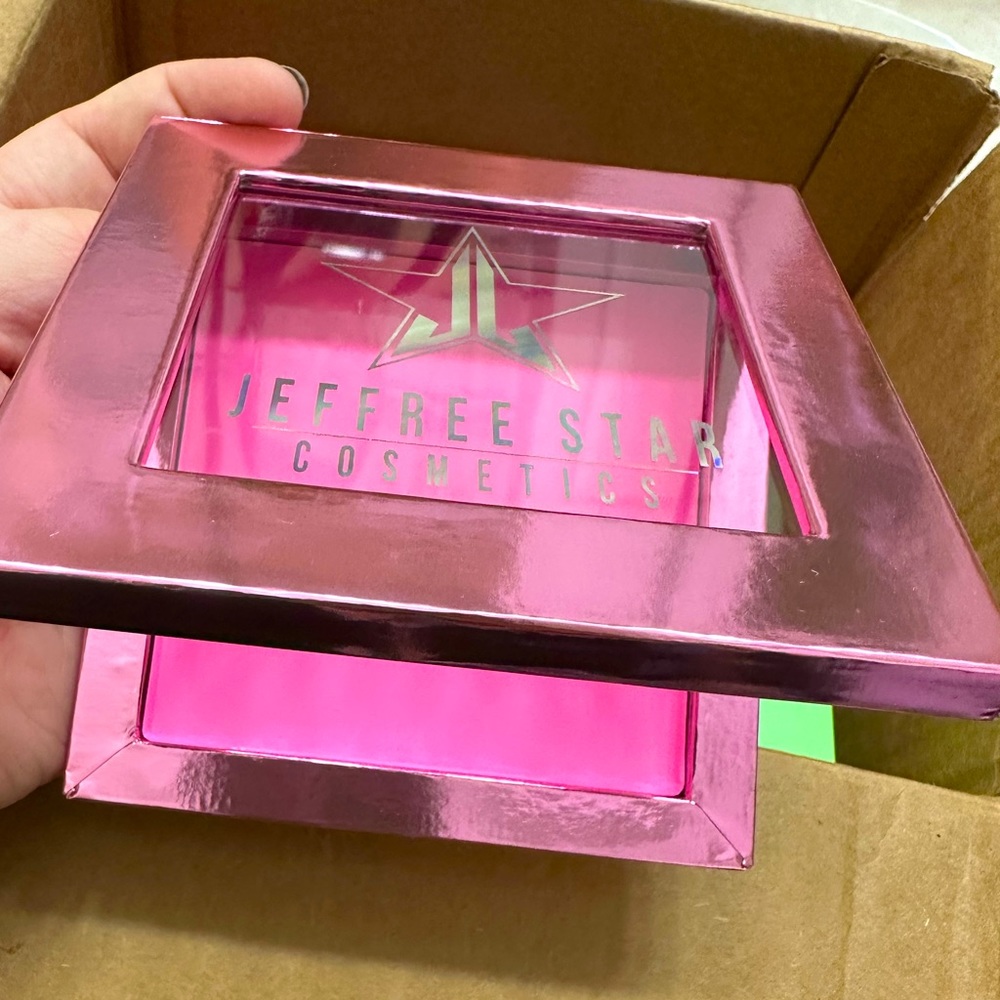Jeffree Starr eyeshadow magnetic holder